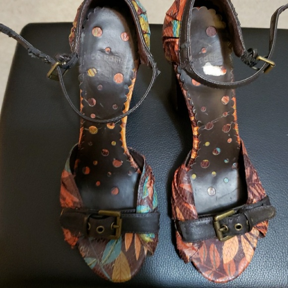 Shoes - Picture 4 of 4